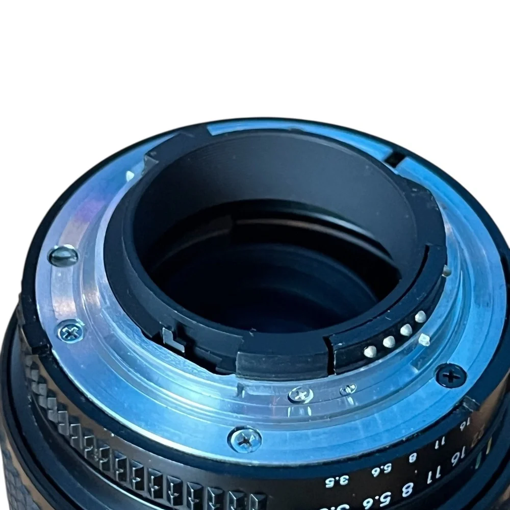 Nikon AF Nikkor 28–85mm f/3.5–4.5 Lens w/ Tokina UV 62mm Filter & Case Japan